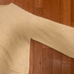 Banana Republic cream colored  100% cashmere cozy pullover sweater.